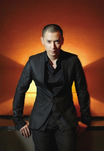 韩栋半路出家当演员 自曝最爱追美剧(图)_影音娱乐_新浪网