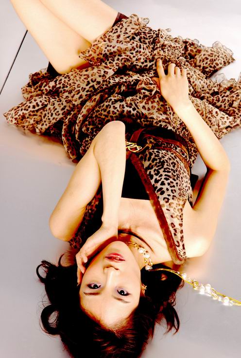 组图梁镜珂妩媚写真舞动精灵身材窈窕修长