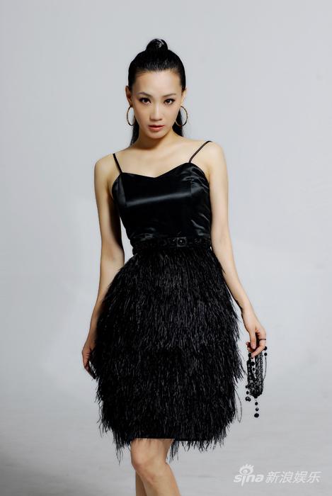 曹艳艳最新写真神秘黑色尽显优雅组图
