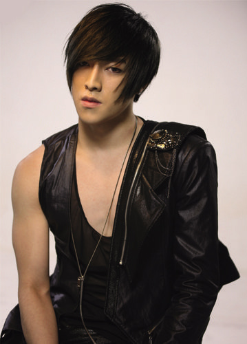 组图:hit-5写真曝光 花样男子展不同气质