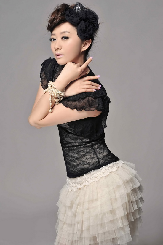 原梓霏秀时尚蛋糕裙尽显熟女风范组图