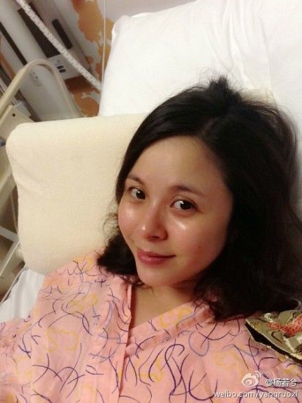 杨若兮剖腹产子 晒产后美照儿子首曝光