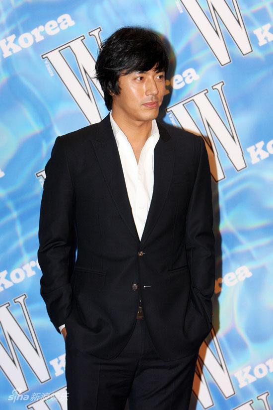 众韩星出席时尚活动 尹恩惠全度妍竞艳(组图)