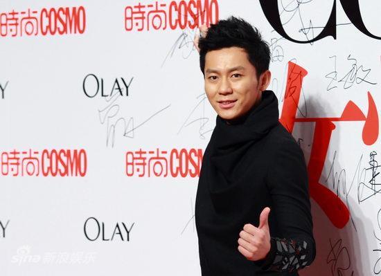 图文:时尚cosmo女性盛典-李晨签名