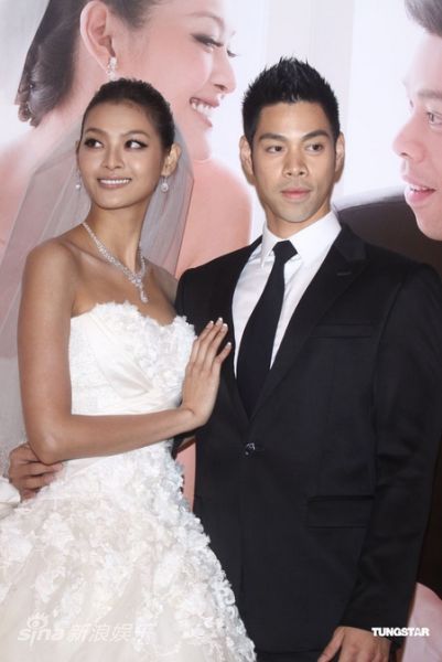 图文:名模林嘉绮大婚-互相欣赏