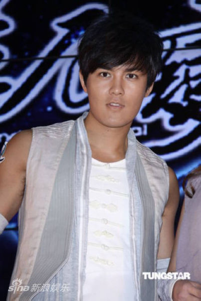 图文吴克群代言游戏吴克群微笑乐观