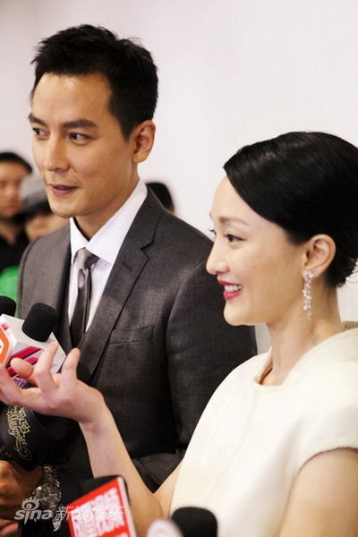 图文:周迅吴彦祖同台亮相-开心答问