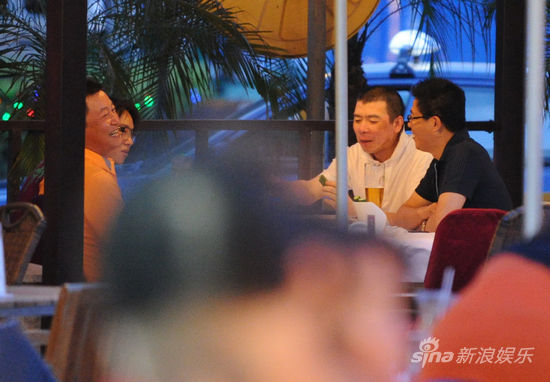 图文:冯小刚赵宝刚密会王中军-开心聚会