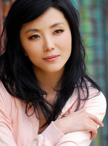 组图:功夫女星何思融写真 气质优雅温情动人