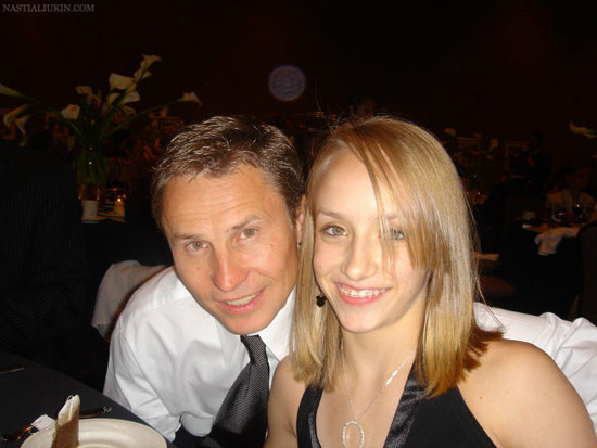 体操美女柳金赛场夺金私家相册展场下魅力图