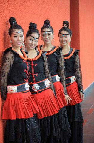 中国藏歌会开播开门红 混血儿与藏版苏珊大妈相争