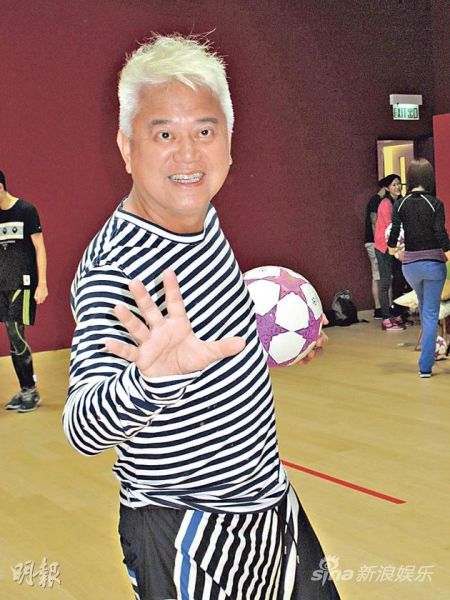 陈百祥力撑无线收视 暗讽王维基命不好