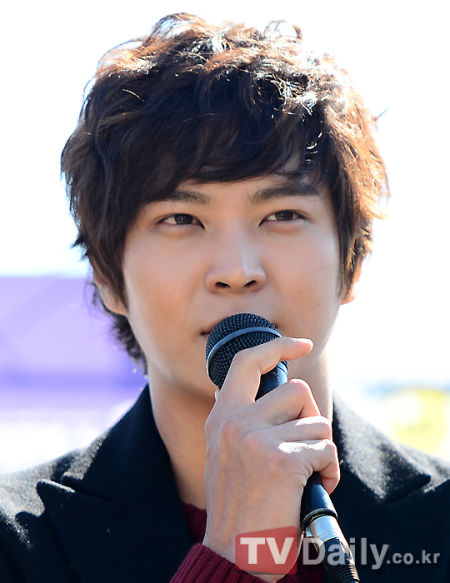 朱元新浪娱乐讯 韩国男演员朱元亮相昨晚