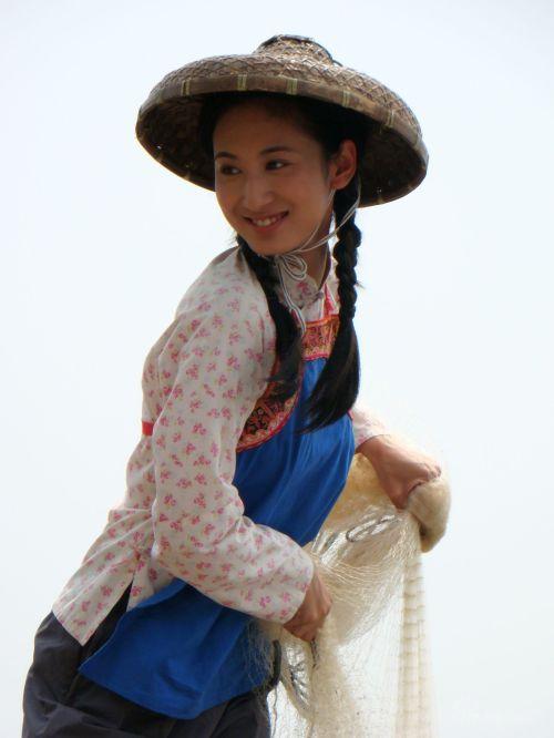 郭珍霓捕鱼撒网成能手 演绎花样渔家女(附图)_影音娱乐_新浪网