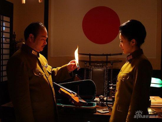 惊天阴谋上海热拍王亚梅轻松玩转枪战戏