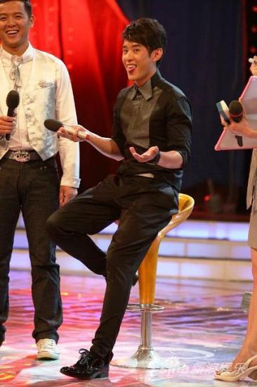 高昊真情旋律遭整蛊车子抛锚求助何炅图