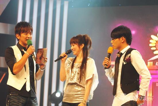 许慧欣做客《非常周末》 现场吆喝"卖西瓜"