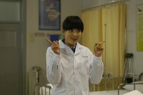 卫生队的故事热播殷桃展现搞笑喜剧天赋