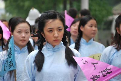王晓晨《民国往事》展情怀 不畏危险爱国游行