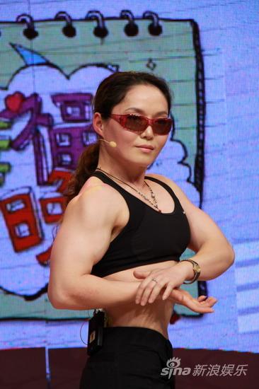 幸福晚点名另类美女登台酷职业让男人汗颜