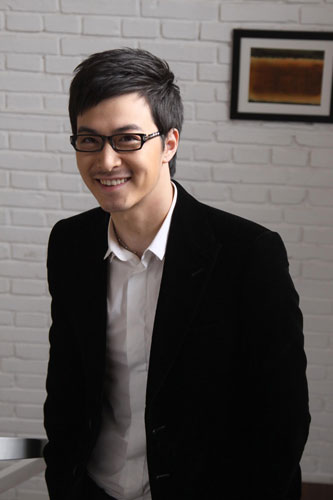 《非常爱情狂》男主角郭帅郭帅在剧中饰演有"恐妻症"的娱乐律师韩非王