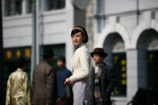 电波女主角阎娜美艳旗袍照曝光图