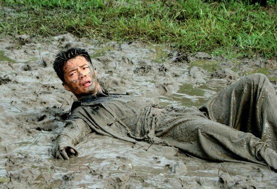 段奕宏泥潭中体味角色小宋佳(左)段奕宏(右)段奕宏饰演杭九枫新浪娱乐