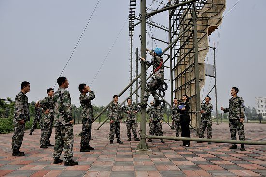 王強,萬思維等聯合主演的軍旅青春勵志偶像劇《第五空間》在央視八套