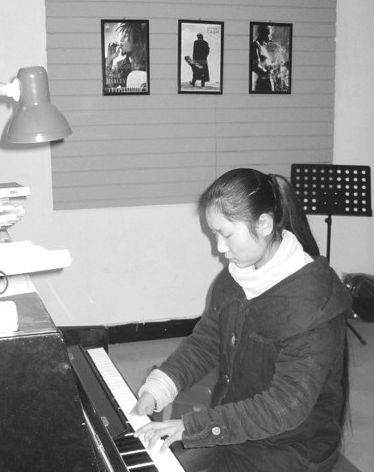 郑桂桂的好友王俊越和杨颖解答了记者的疑问:"桂桂很爱整洁