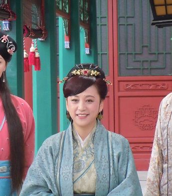 黎涓在穆桂英挂帅》中饰"三娘"新浪娱乐讯 实力派演员黎涓去年可谓是