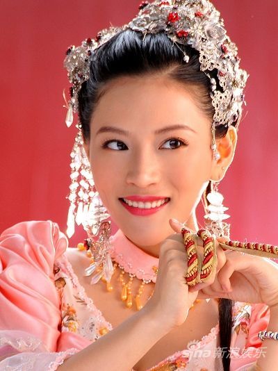 由张娜拉,tae,蔡蝶,高昊等主演的轻喜剧古装戏《刁蛮俏御医》正在各