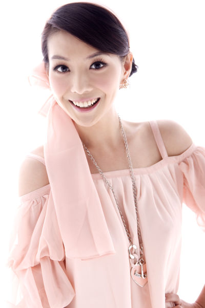 btv主持人栗坤加盟新版栏目《喜剧世界》(图)