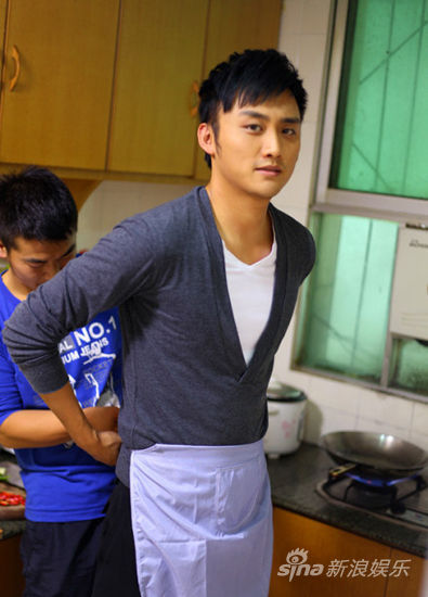 罗彬饰演邓明华