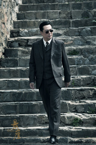 《悬崖》中张嘉译饰演的周乙很抓心