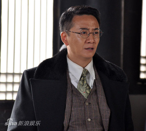 横店紧锣密鼓地赶拍谍战巨制《血刃》,这部电视剧集结了于震(微博),庹