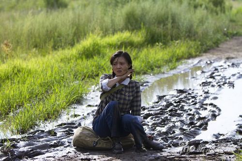 周萍(傅晶饰)路遇艰难