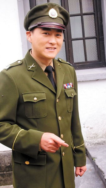 铁血尖刀热拍奶爸刘小锋拍戏险毁容