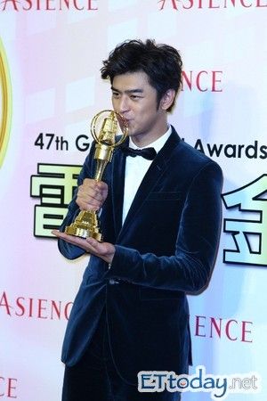 陈柏霖粉丝欢呼:看他得奖一切都值了|金钟奖|陈柏霖|林依晨_影音娱乐