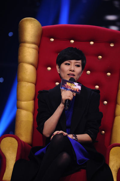 电视剧《裸婚时代》主题曲《习惯》的知名女歌手李慧珍[微博],在参加