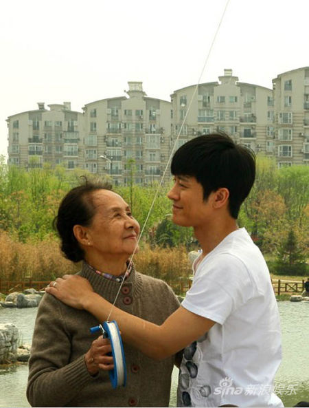 《养儿防老》热拍 林申为家庭养老算笔账