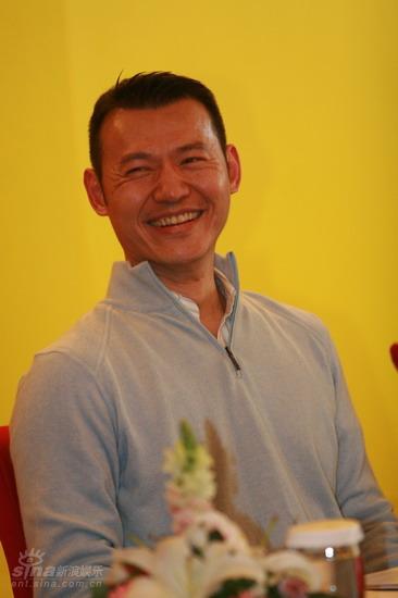 图文新周刊发榜胡一虎帅气笑容