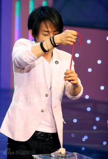 图文魔幻奇迹录制刘谦展示魔术