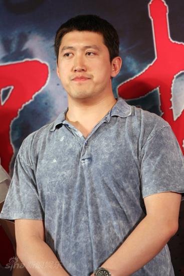 图文关中枪声发布会剧中男演员