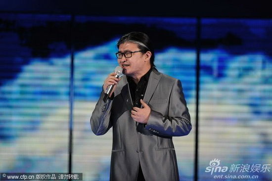 图文:央视龙年春晚-刘欢献唱
