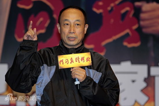 图文:《借问英雄何处》发布会-孙海英表情认真