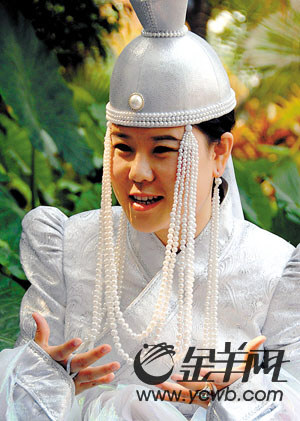 娜仁托雅用歌声"帮人治病"