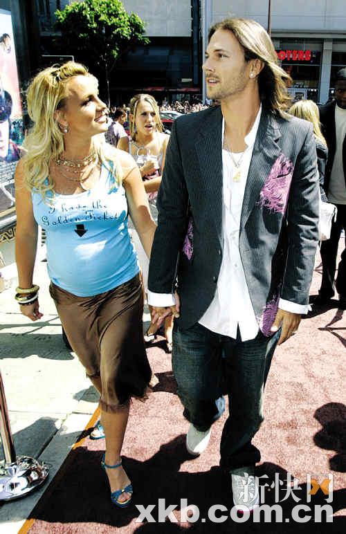 正文     3月10日,布兰妮和前夫凯文·费德林的律师们开始争取自己的