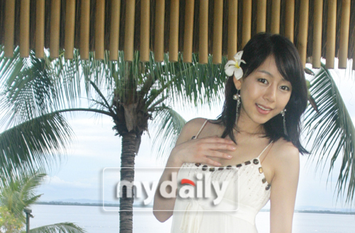 模特赵秀雅最近为某杂志拍摄了写真