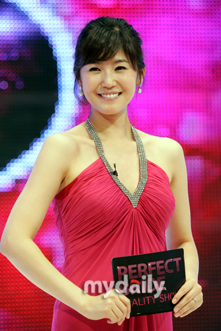 主持人朴恩英代替徐仁英担任音乐银行主持人