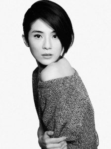 杨采妮剪短发当妈